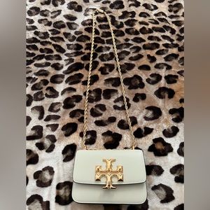 New eleanor bag by tory burch small size. Fits everything.